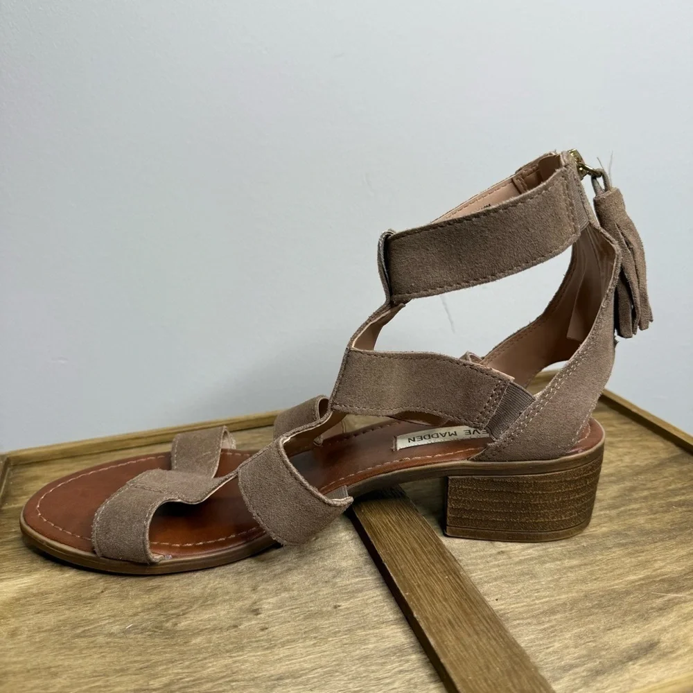 Steve Madden Daviss gladiator sandal in taupe suede